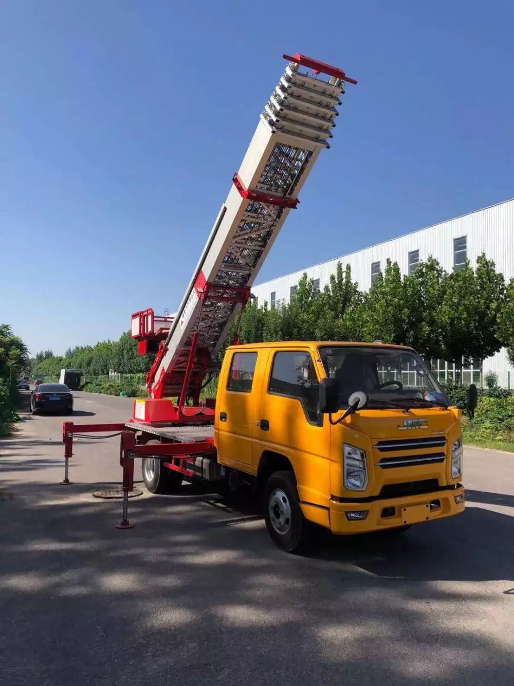 云梦附近的云梯车出租服务：轻松解决高空作业需求