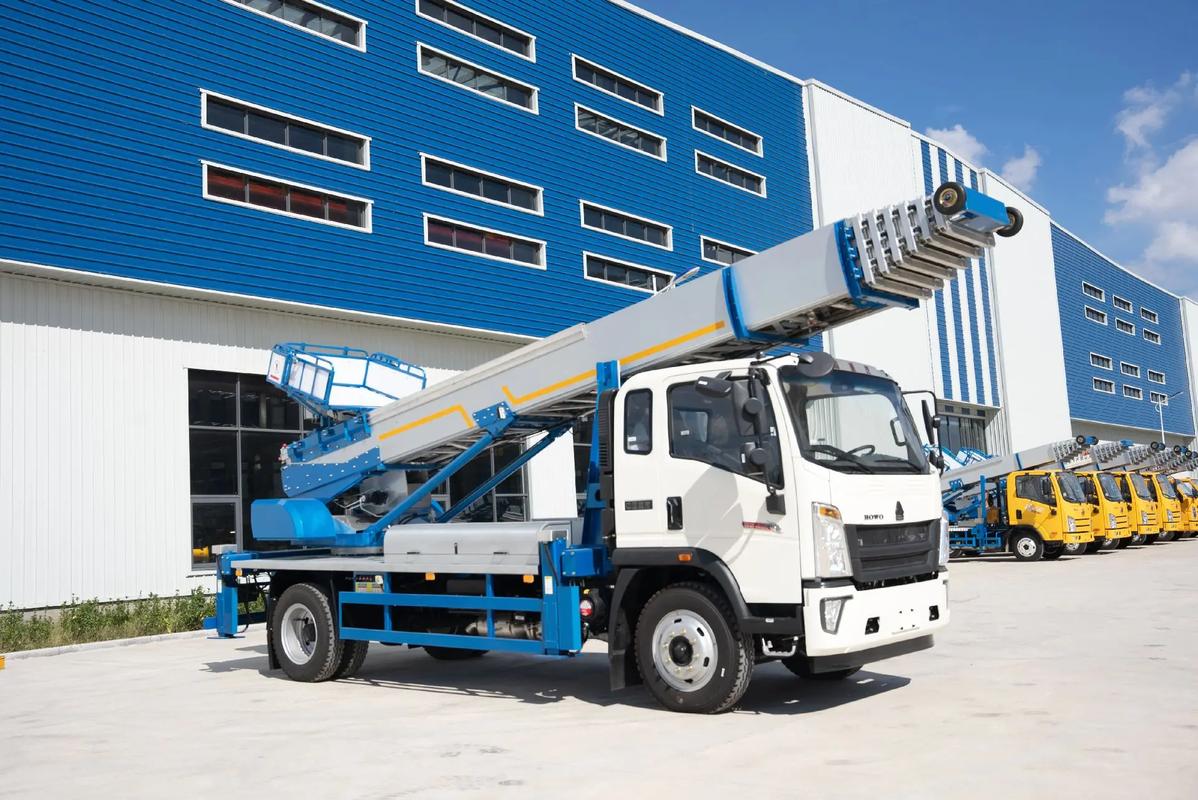 云梦出租云梯车高空作业车 建筑垃圾搬运